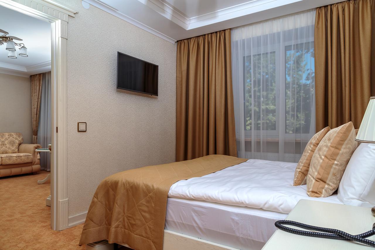 Hotel Polonez Minsk Exterior photo